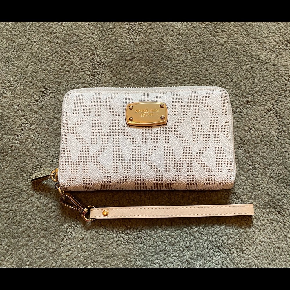 Michael Kors Signature Wristlet/Wallet